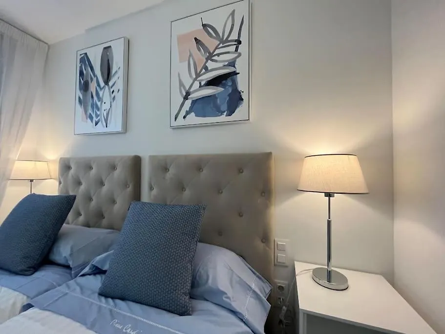 3 Bed Apartment With Sea Views 埃斯特波纳 0*,