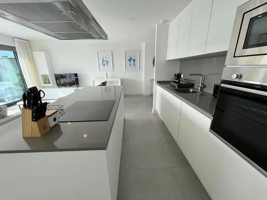 3 Bed Apartment With Sea Views 埃斯特波纳 西班牙