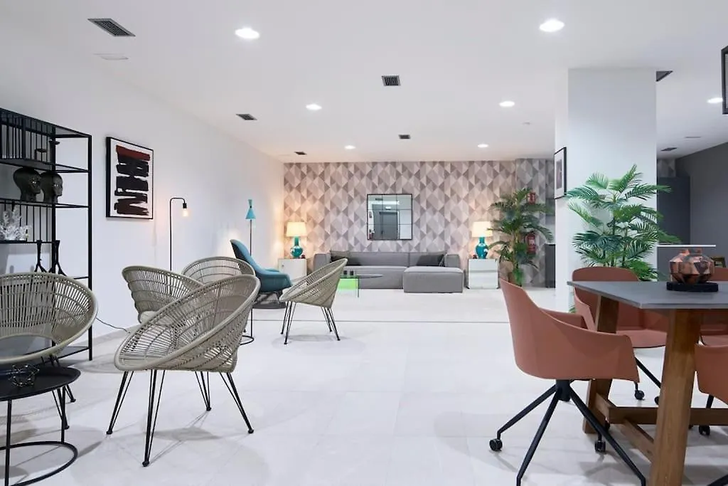 3 Bed Apartment With Sea Views 埃斯特波纳