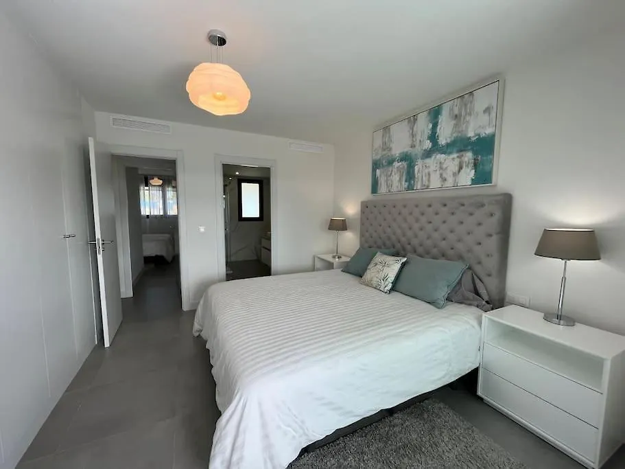 3 Bed Apartment With Sea Views 埃斯特波纳 0*,