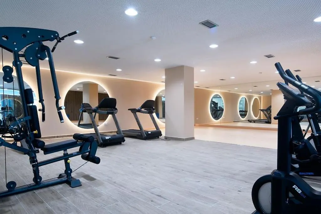 3 Bed Apartment With Sea Views 埃斯特波纳 西班牙